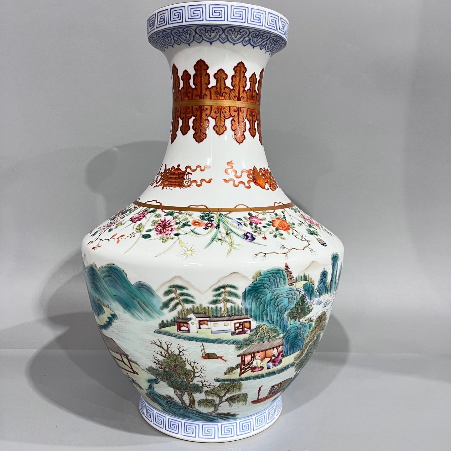 Qing Dynasty Qianlong Pastel landscape figure vase with a plate mouth