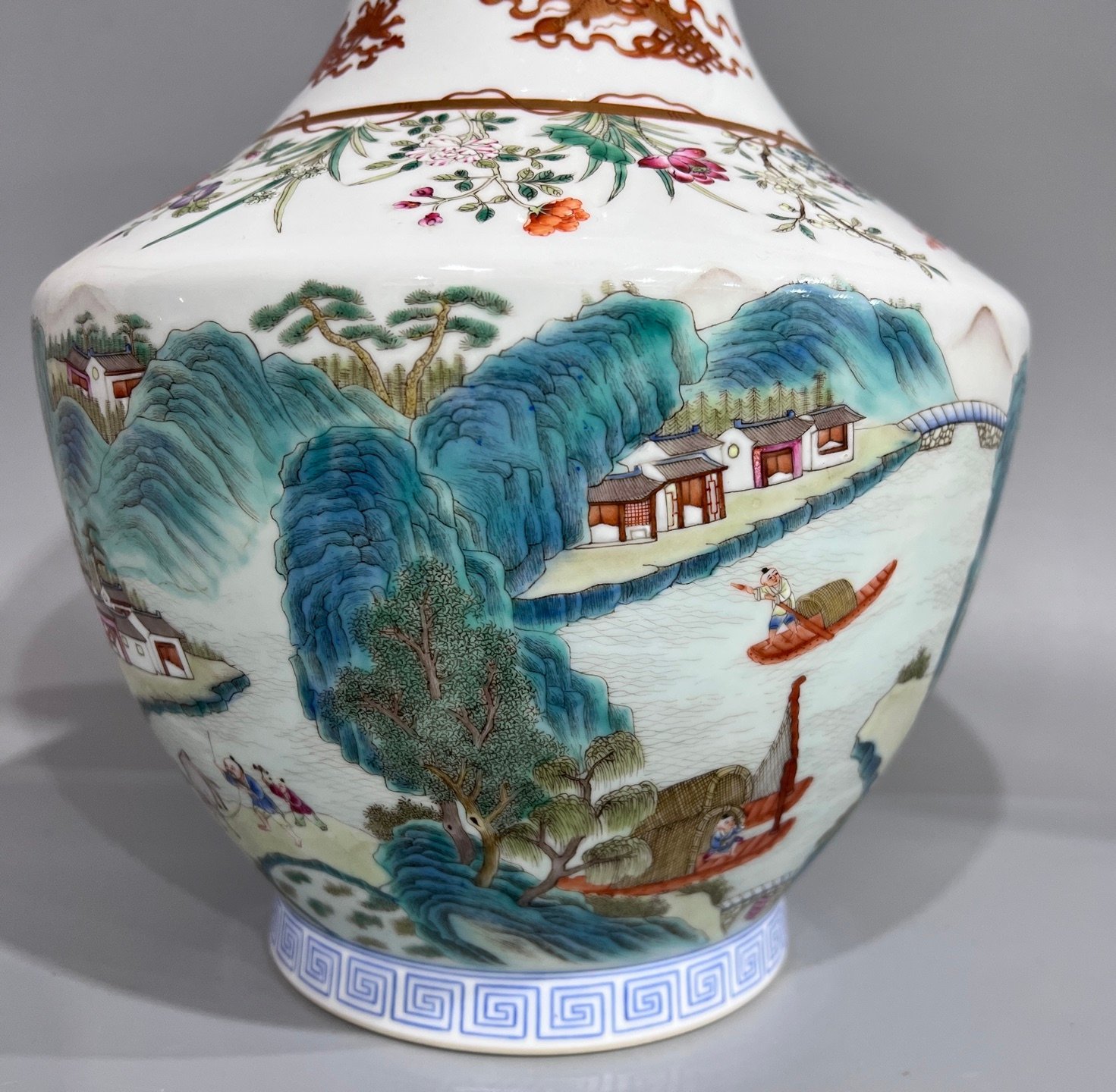 Qing Dynasty Qianlong Pastel landscape figure vase with a plate mouth