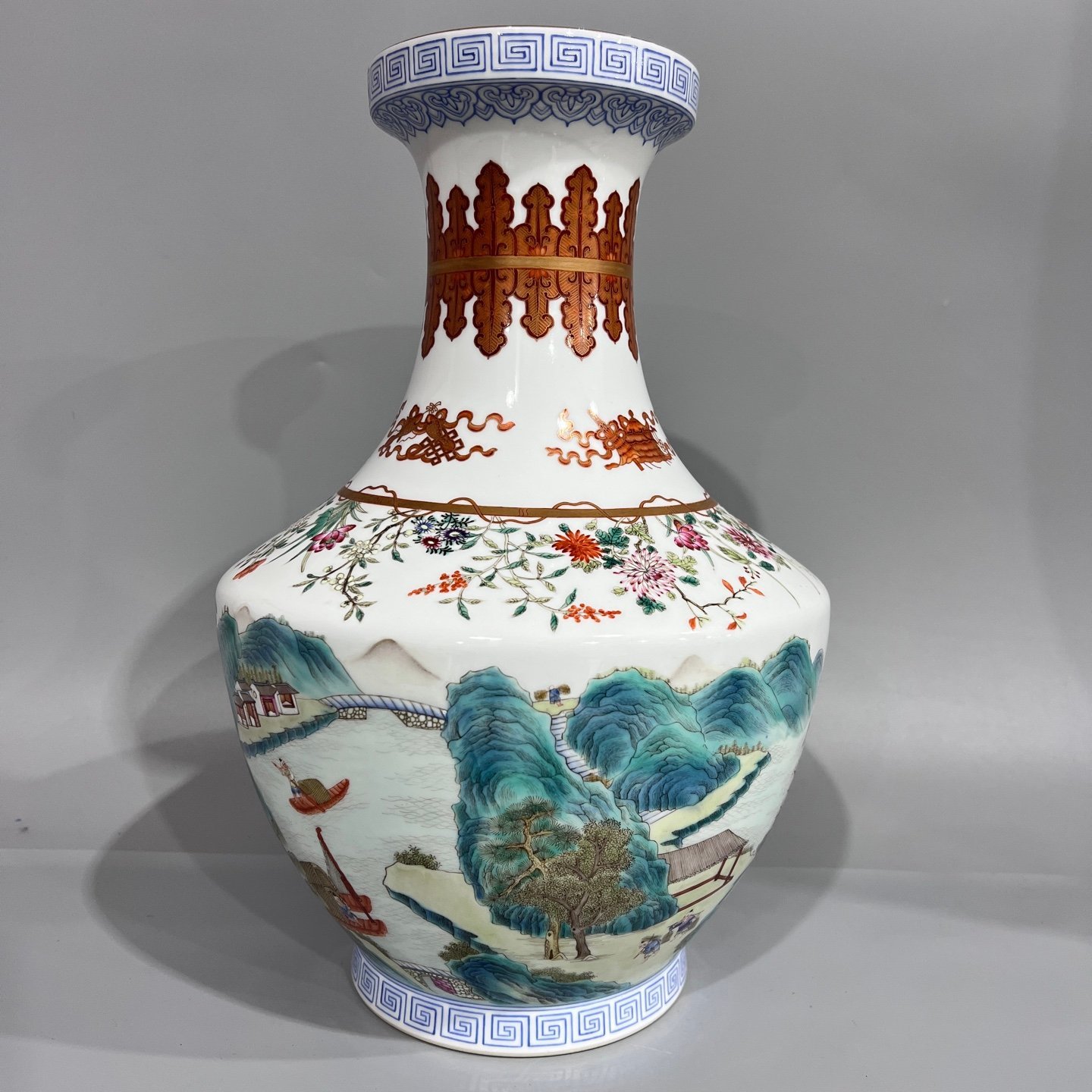 Qing Dynasty Qianlong Pastel landscape figure vase with a plate mouth