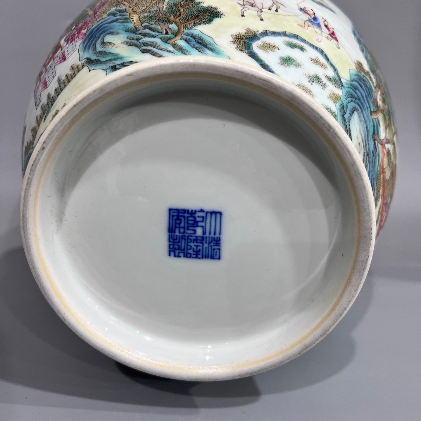 Qing Dynasty Qianlong Pastel landscape figure vase with a plate mouth