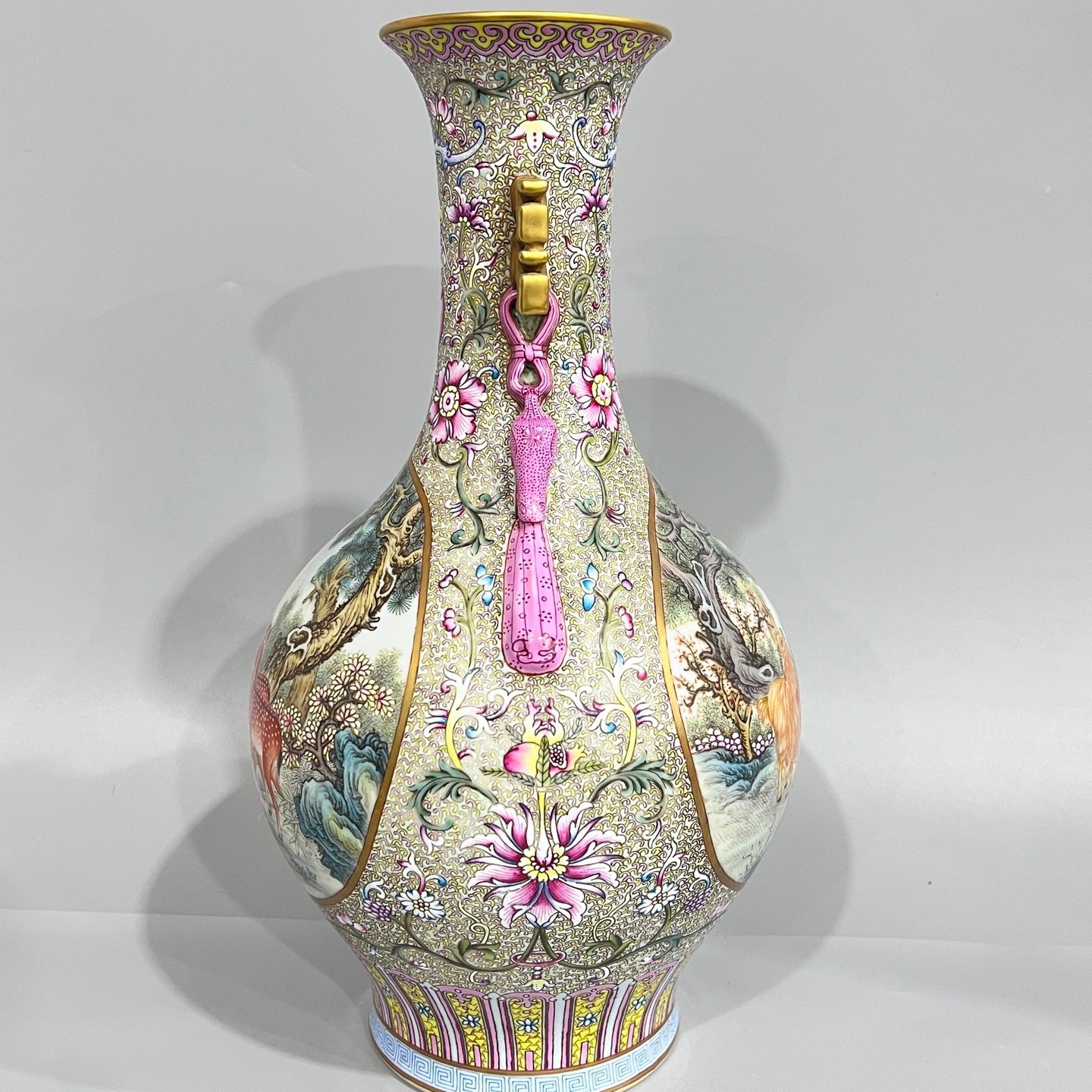 Qing Dynasty Qianlong Landscape pattern was consecrated and a three-goat amphora