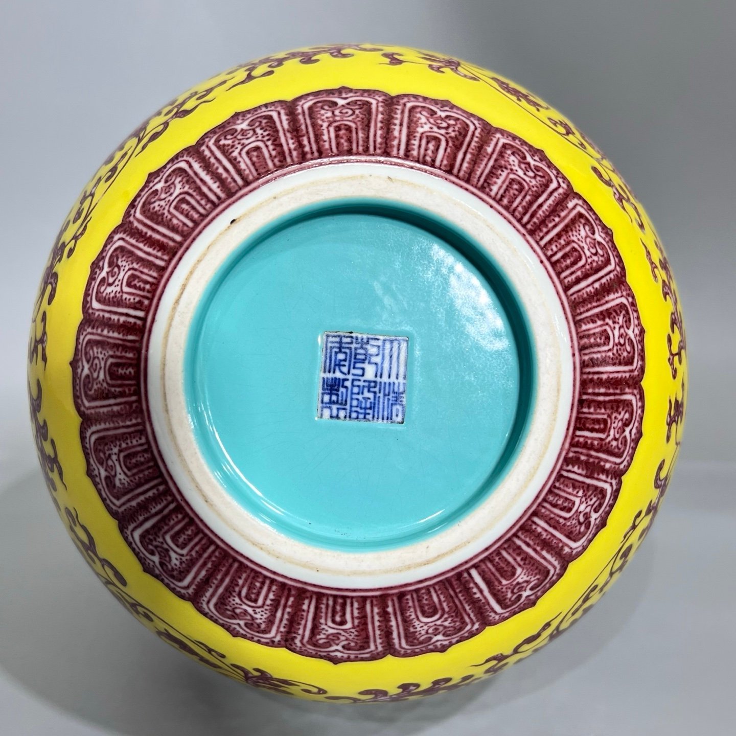 Qing Dynasty Qianlong A gourd vase with yellow ground and red underglaze with lotus pattern