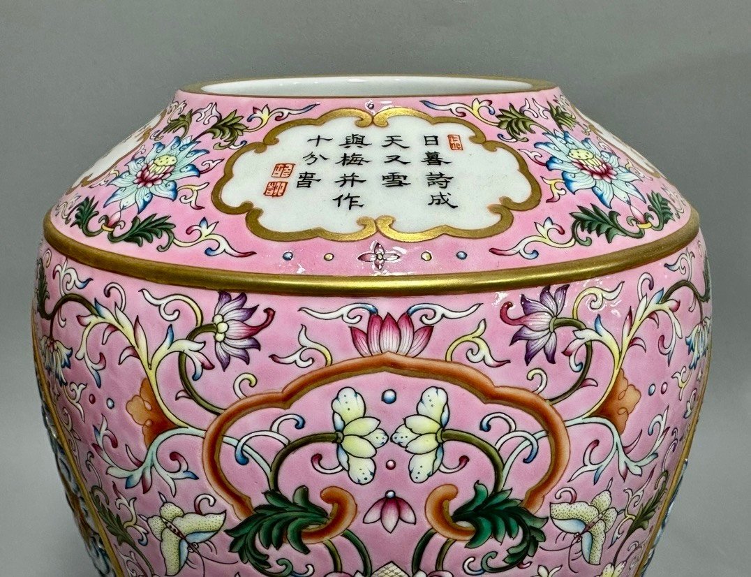 Qing Dynasty Qianlong a large bowl with a pink color landscape pattern and a rotating center