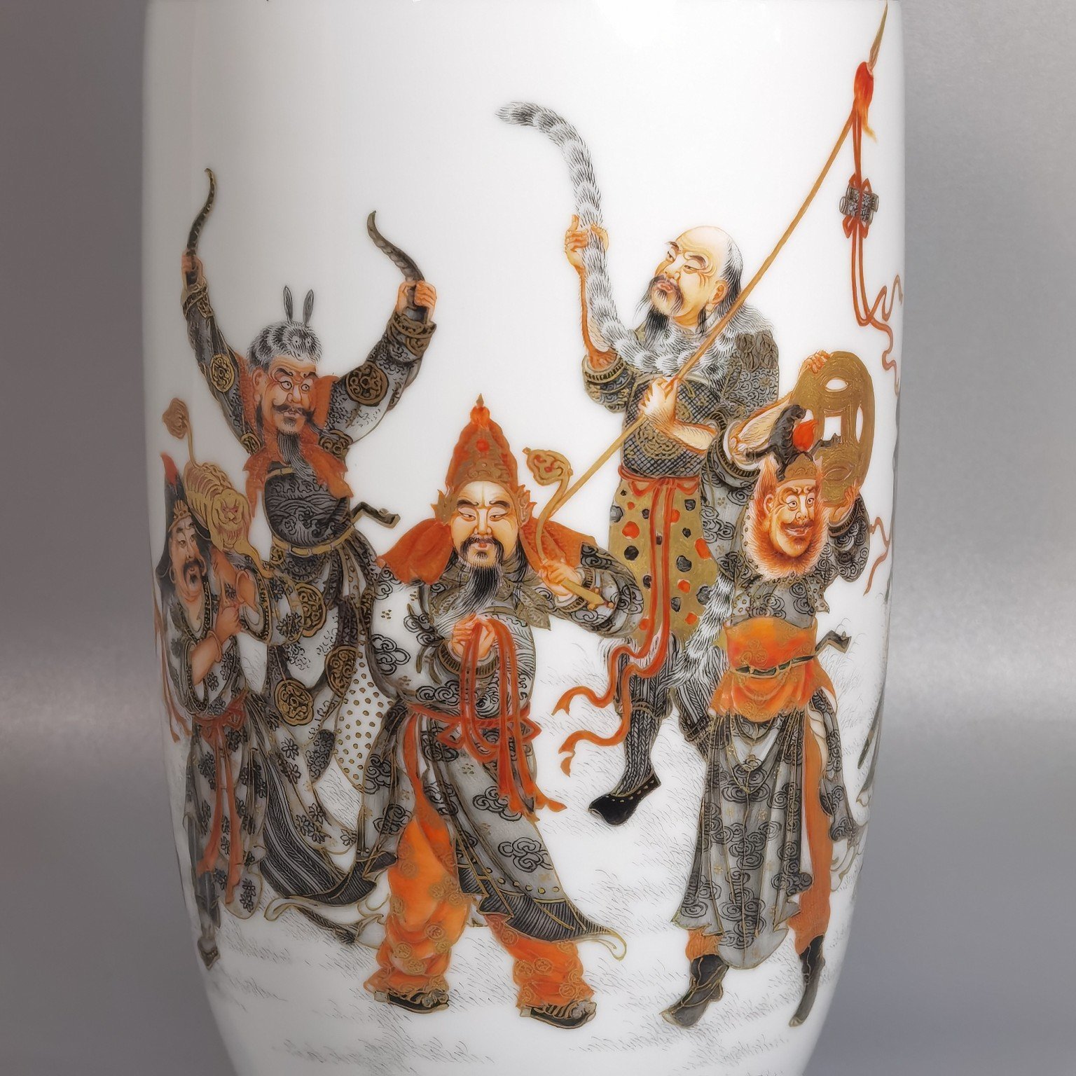 Qing Dynasty Qianlong decorated with ink and painted with gold eight barbarians vase