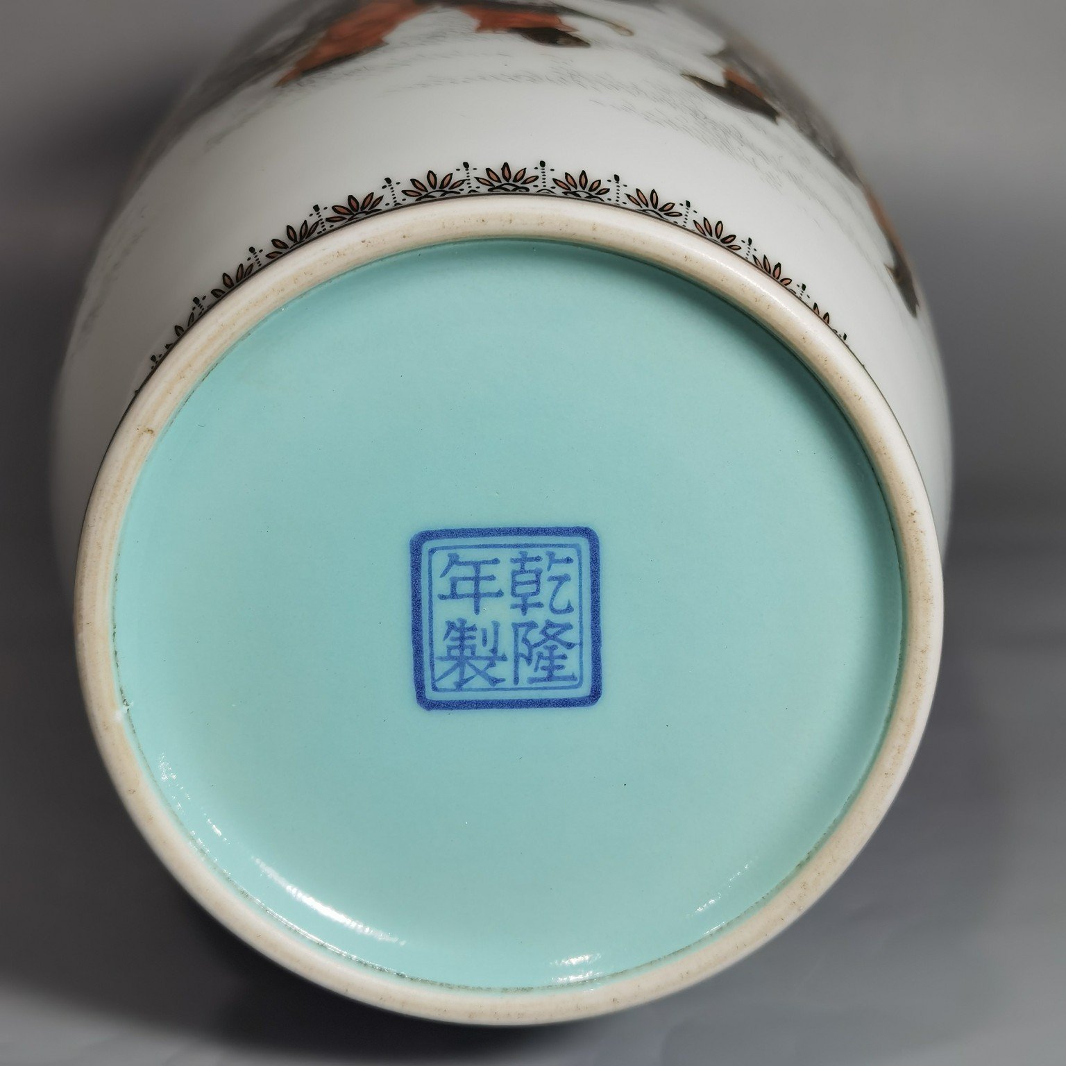 Qing Dynasty Qianlong decorated with ink and painted with gold eight barbarians vase