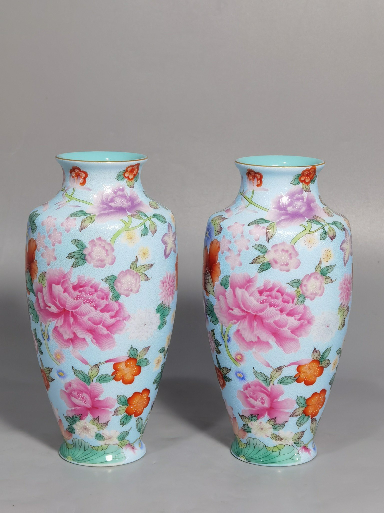 Qing Dynasty Qianlong Year Enamel Rolled Ten Thousand Flowers Vase
