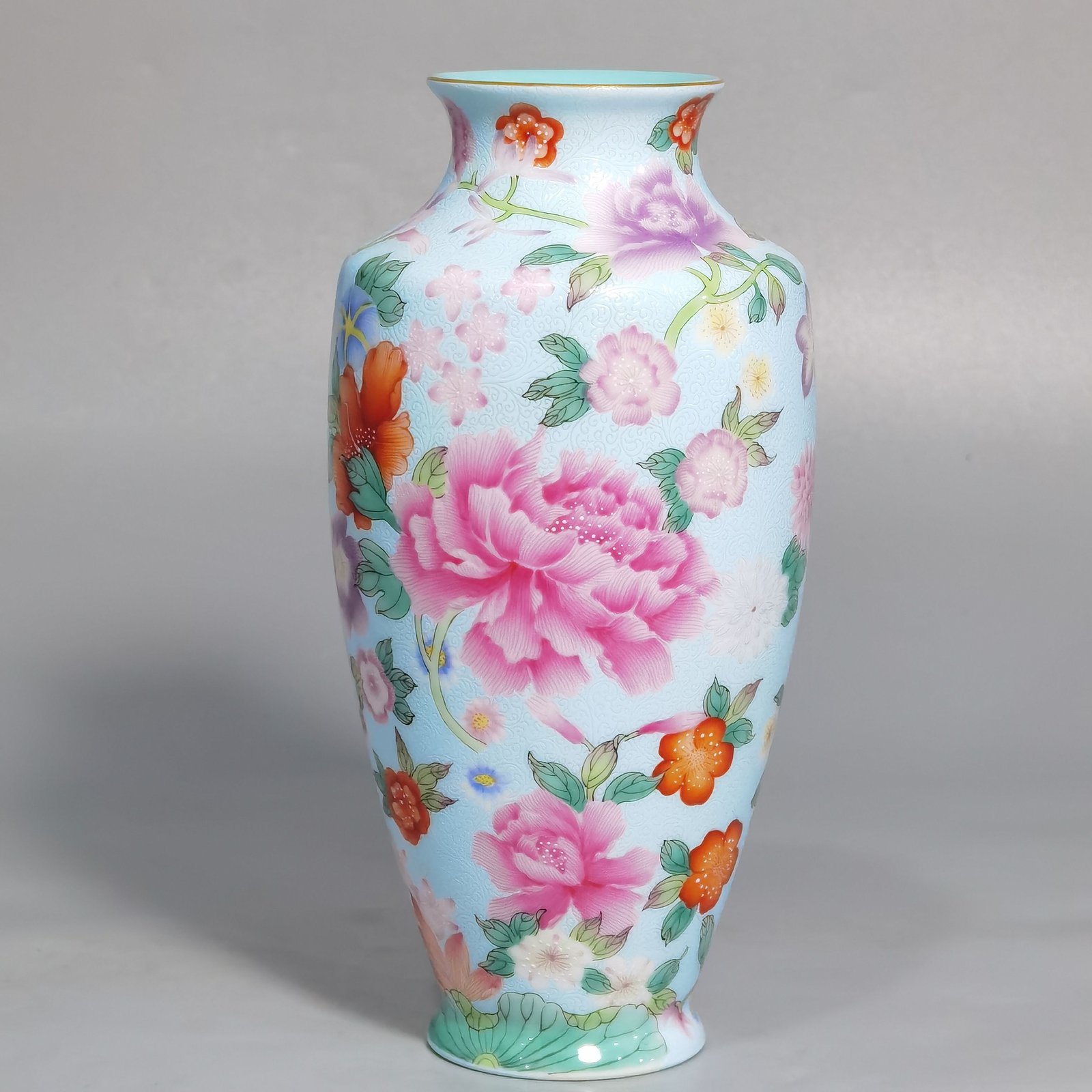 Qing Dynasty Qianlong Year Enamel Rolled Ten Thousand Flowers Vase