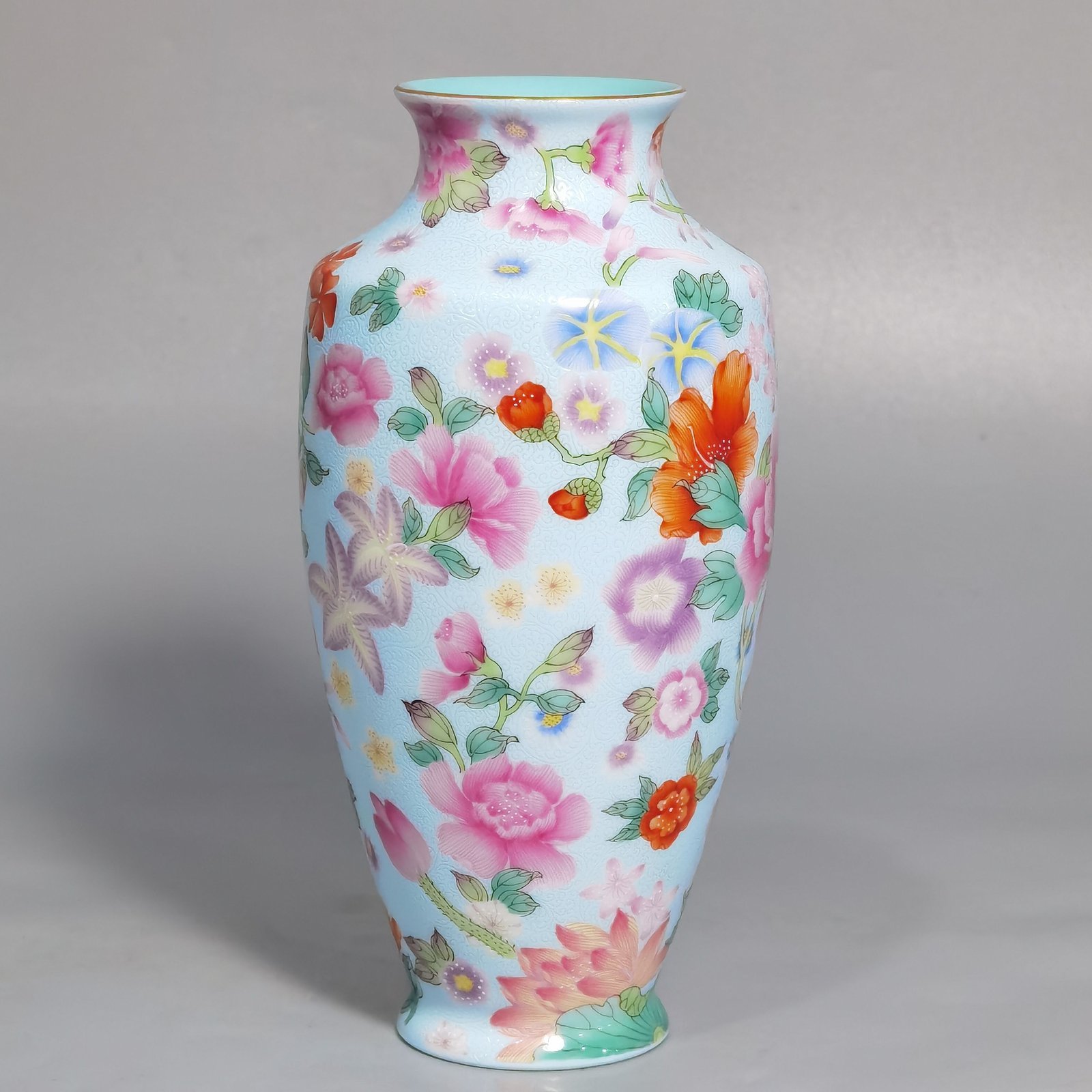 Qing Dynasty Qianlong Year Enamel Rolled Ten Thousand Flowers Vase