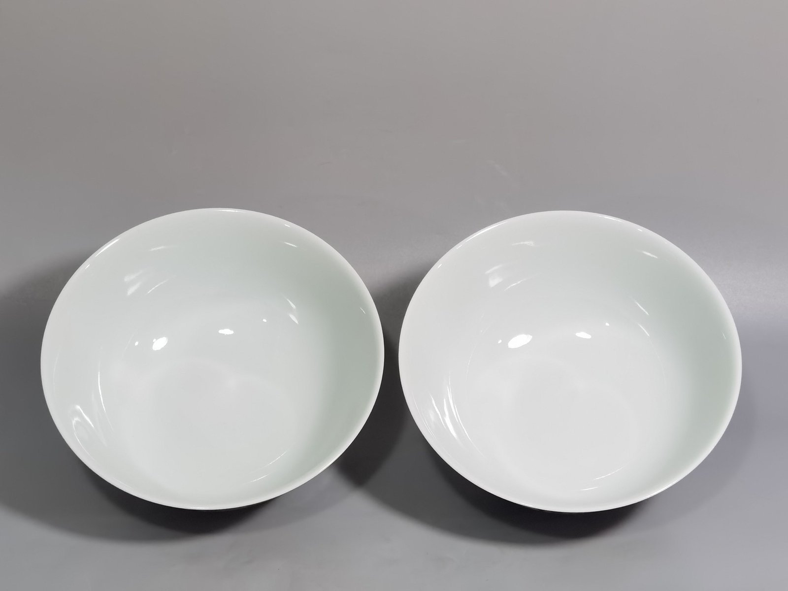 Qing Dynasty Qianlong A pastel-coloured bowl with poems