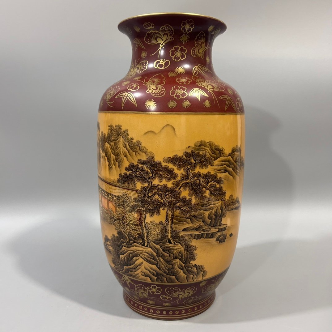 Qing Dynasty Qianlong wood grain ink color landscape winter melon vase