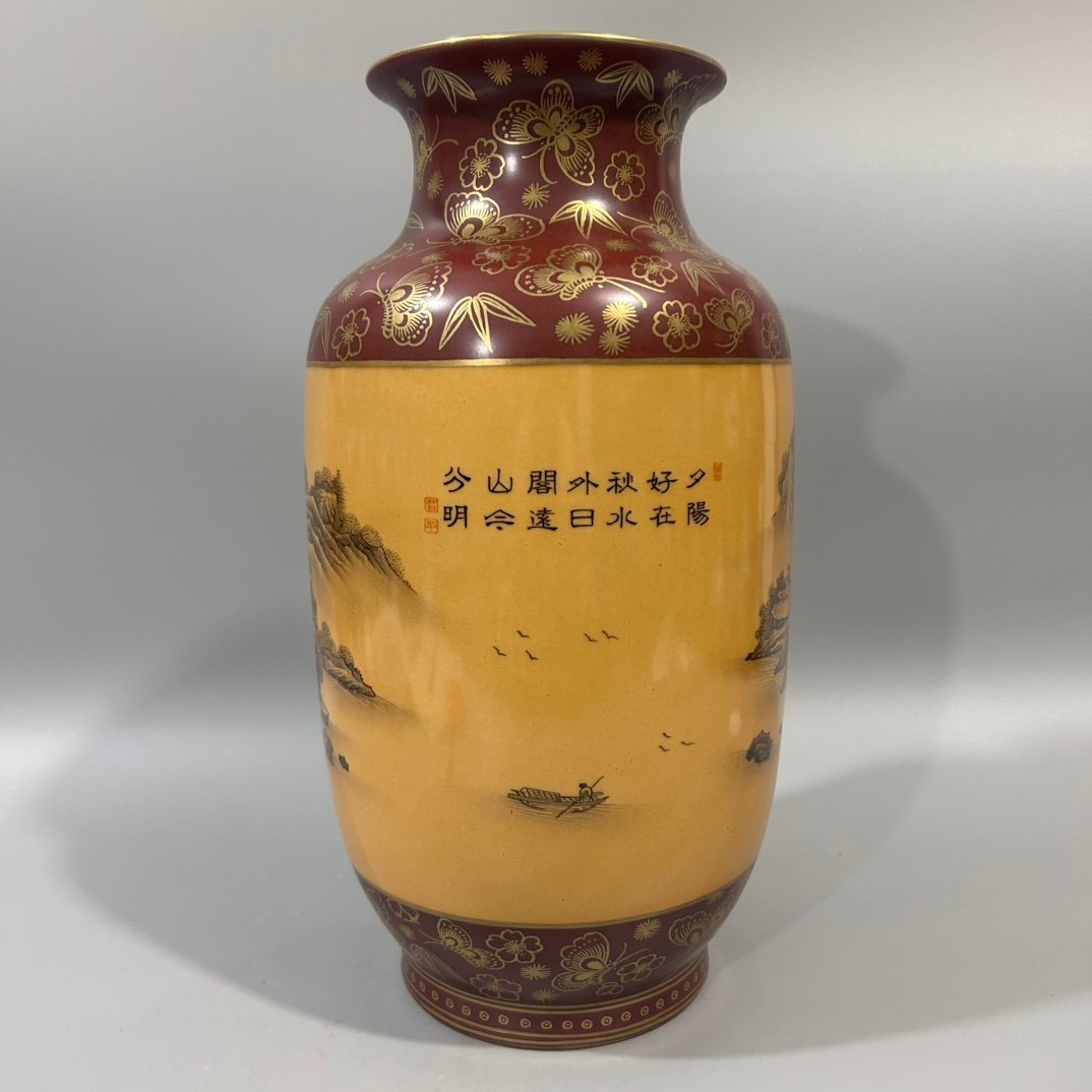 Qing Dynasty Qianlong wood grain ink color landscape winter melon vase