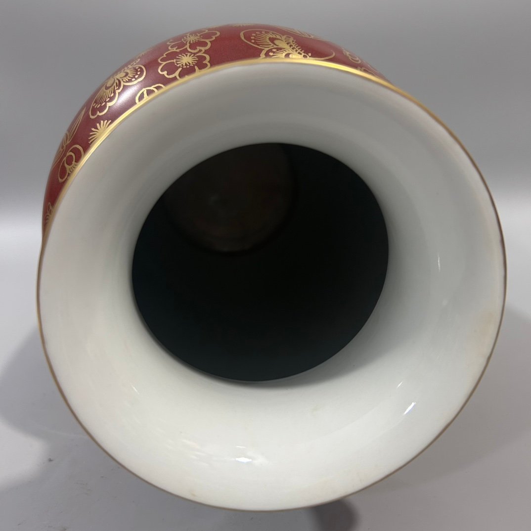 Qing Dynasty Qianlong wood grain ink color landscape winter melon vase