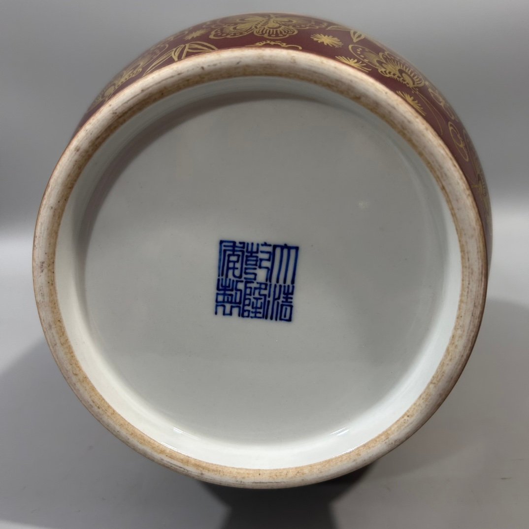 Qing Dynasty Qianlong wood grain ink color landscape winter melon vase