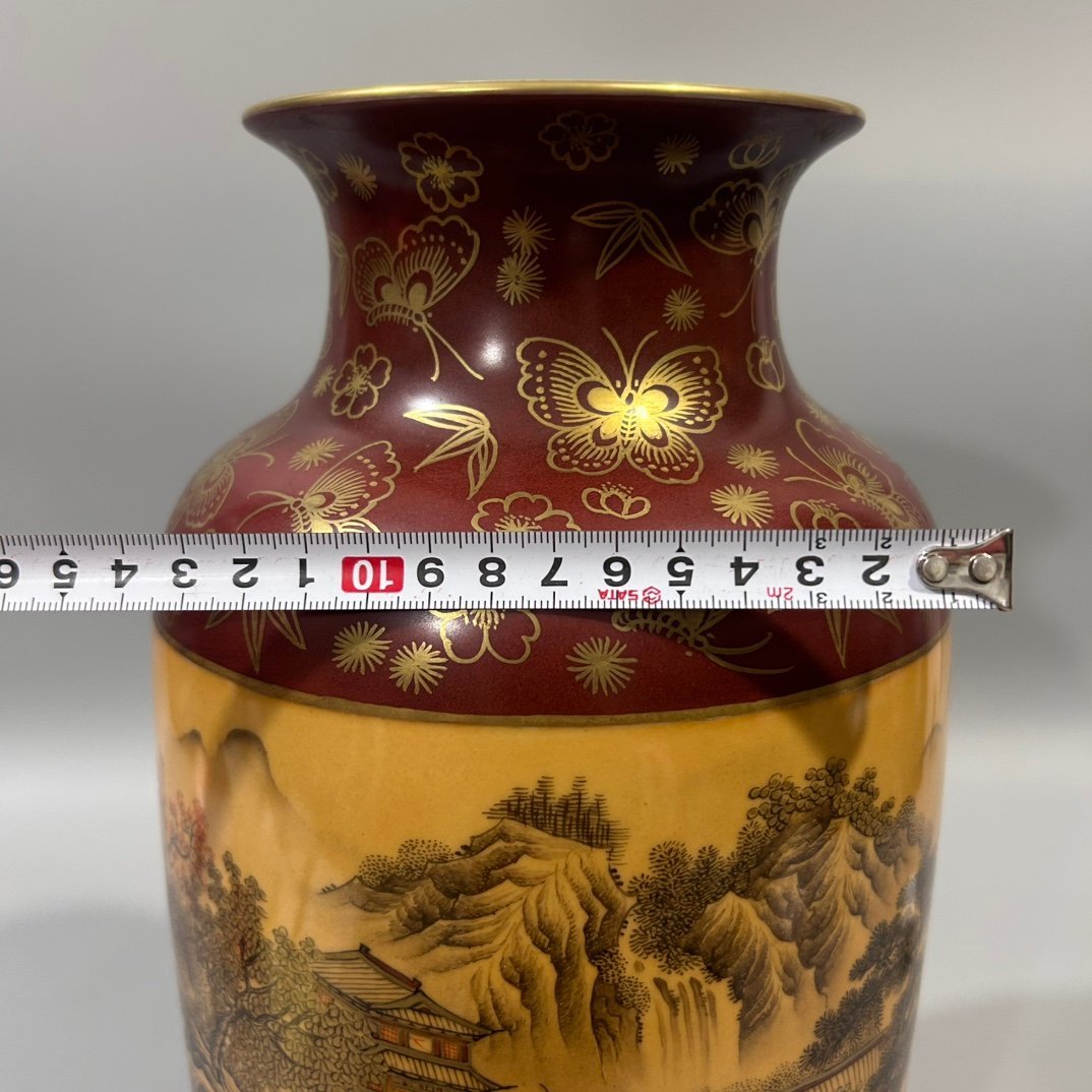 Qing Dynasty Qianlong wood grain ink color landscape winter melon vase