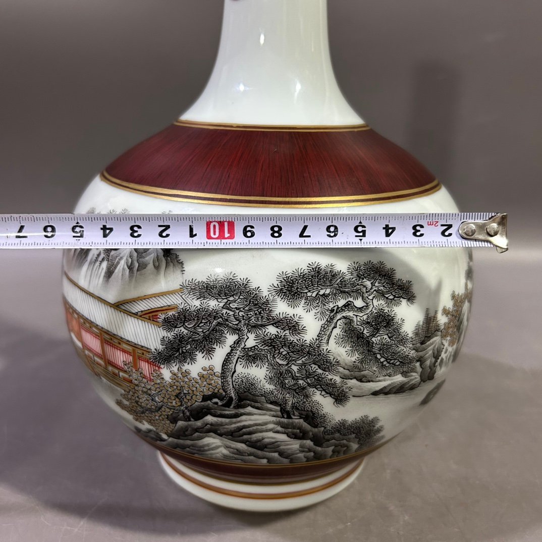 Qing Dynasty Qianlong wood grain ink color landscape vase