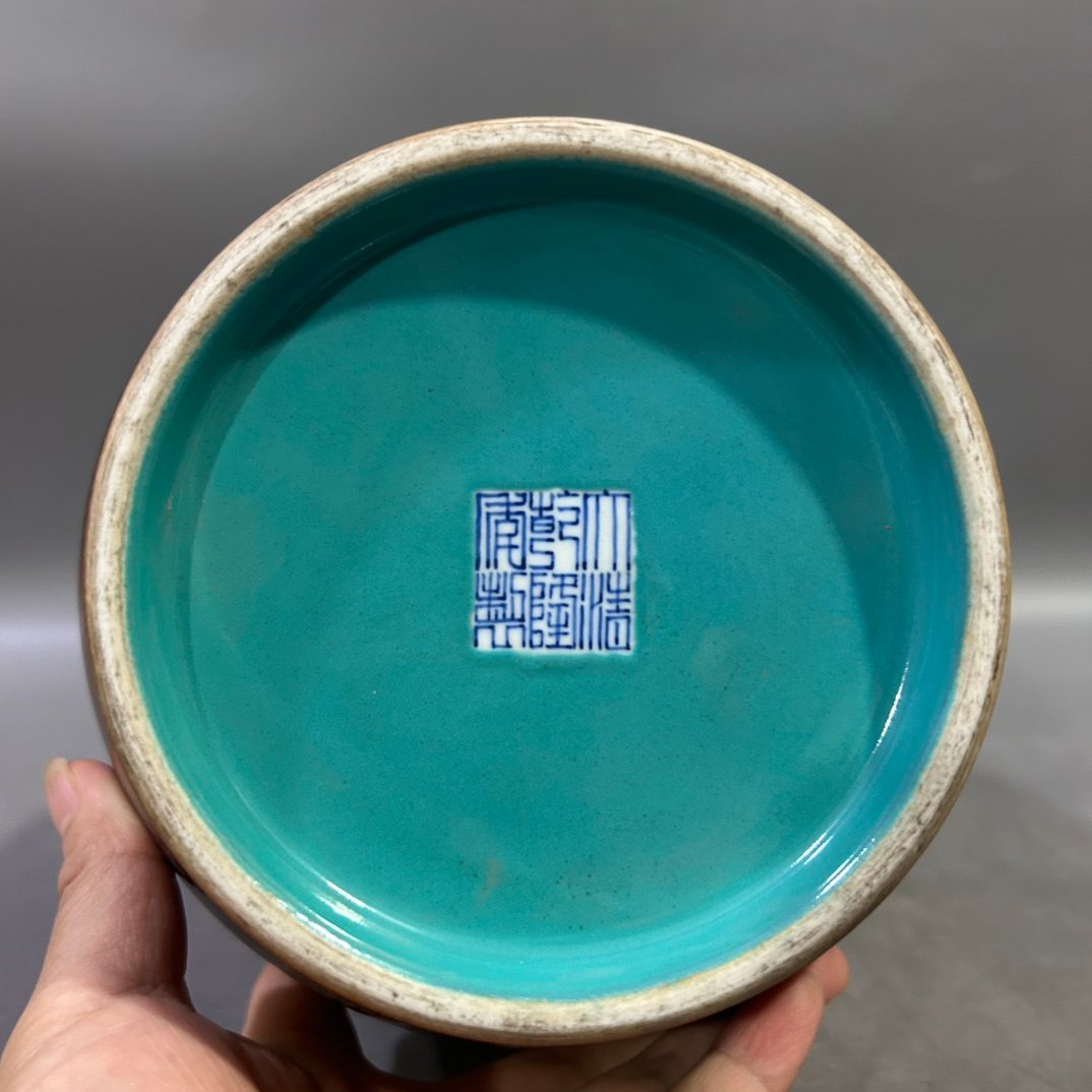 Qing Dynasty Qianlong wood grain edge ink color landscape winter melon vase