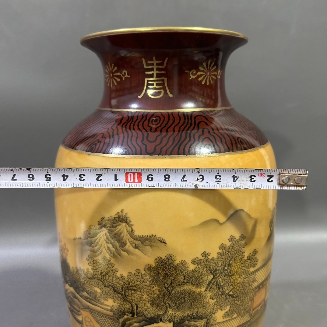 Qing Dynasty Qianlong wood grain edge ink color landscape winter melon vase