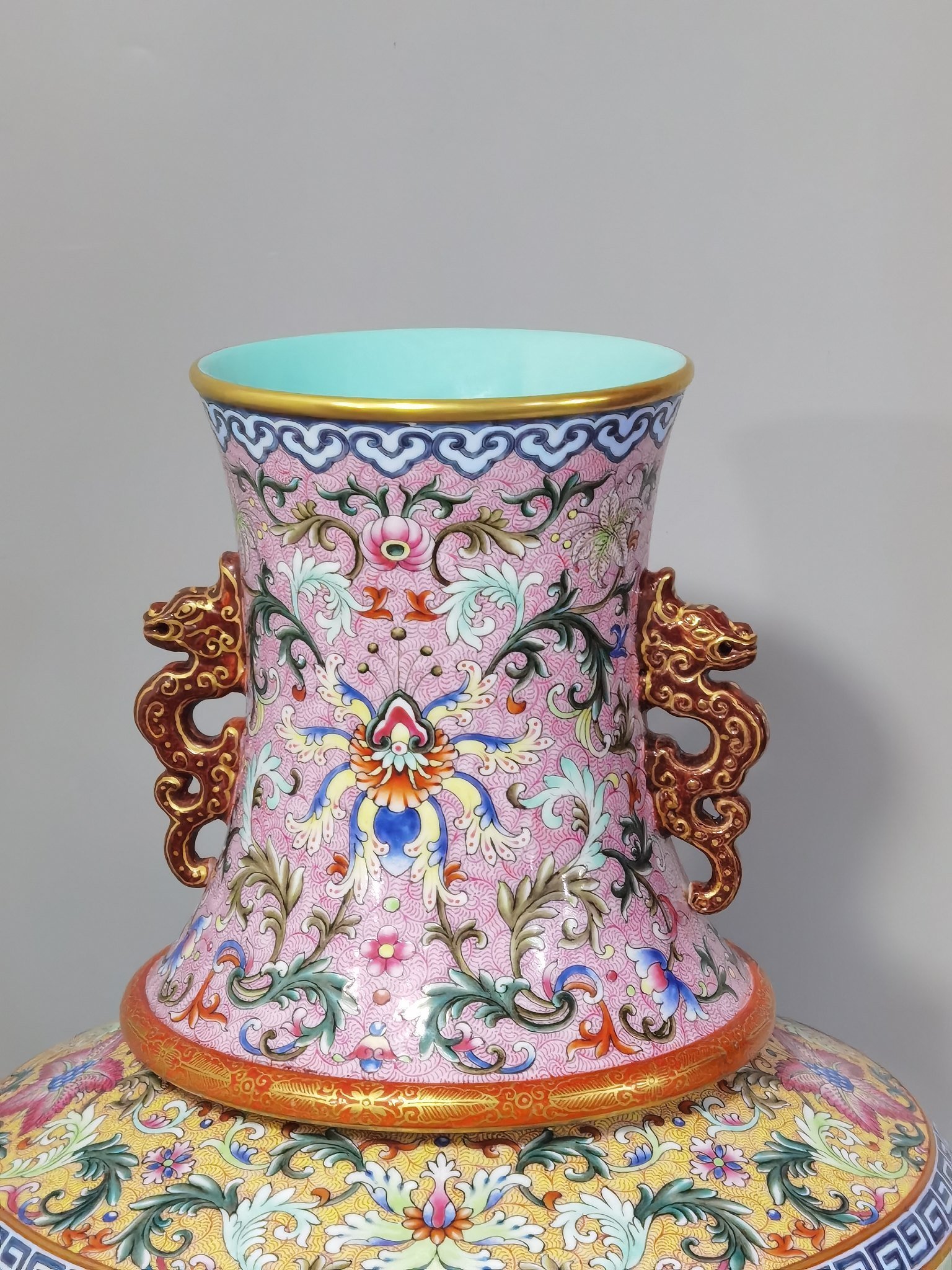 Qing Dynasty Qianlong Yangcai hollow inner vase