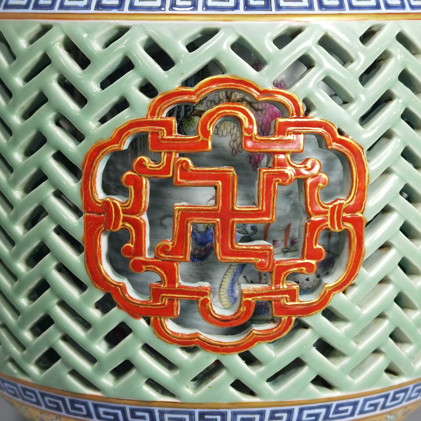 Qing Dynasty Qianlong Yangcai hollow inner vase
