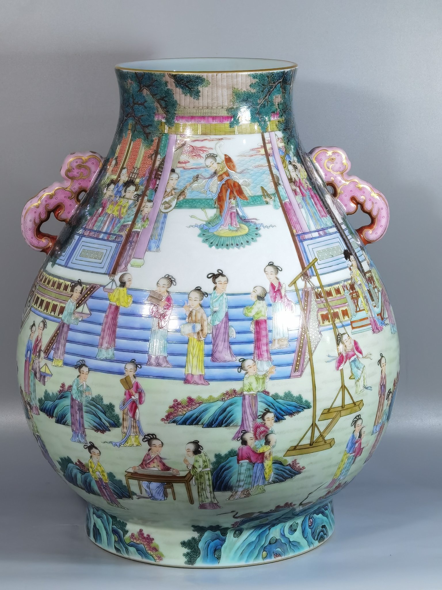 Qing Dynasty Qianlong a pastel Ruyi ear blessing bucket statue