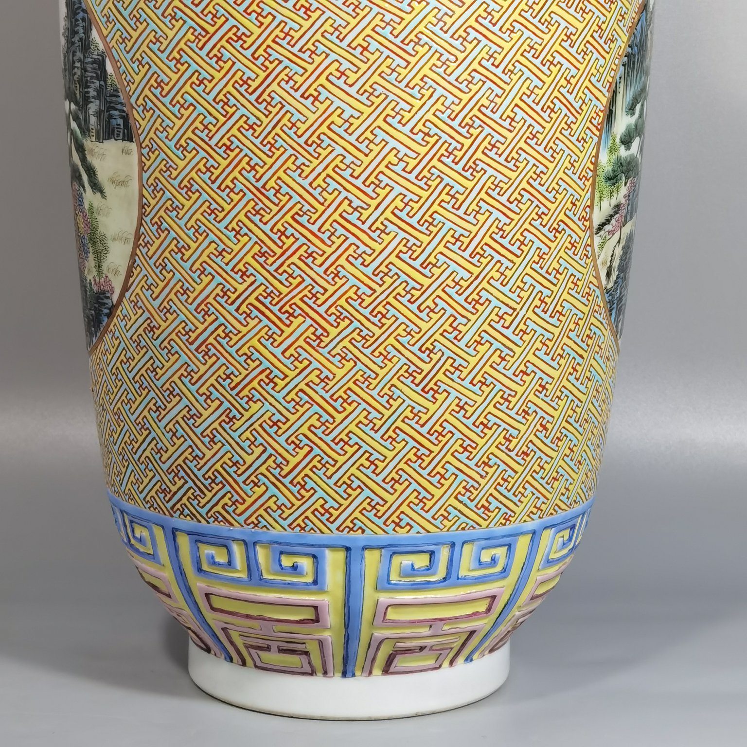 Qing Dynasty Qianlong pastel windowed deer and crane with spring stick vase