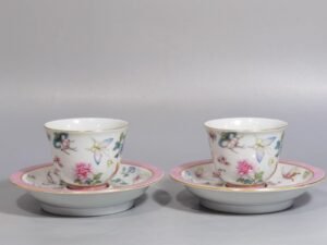 Qing Dynasty Qianlong pastel butterfly and miscellaneous flower cup set