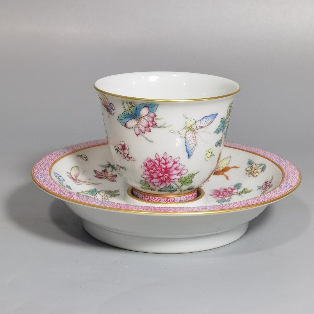 Qing Dynasty Qianlong pastel butterfly and miscellaneous flower cup set