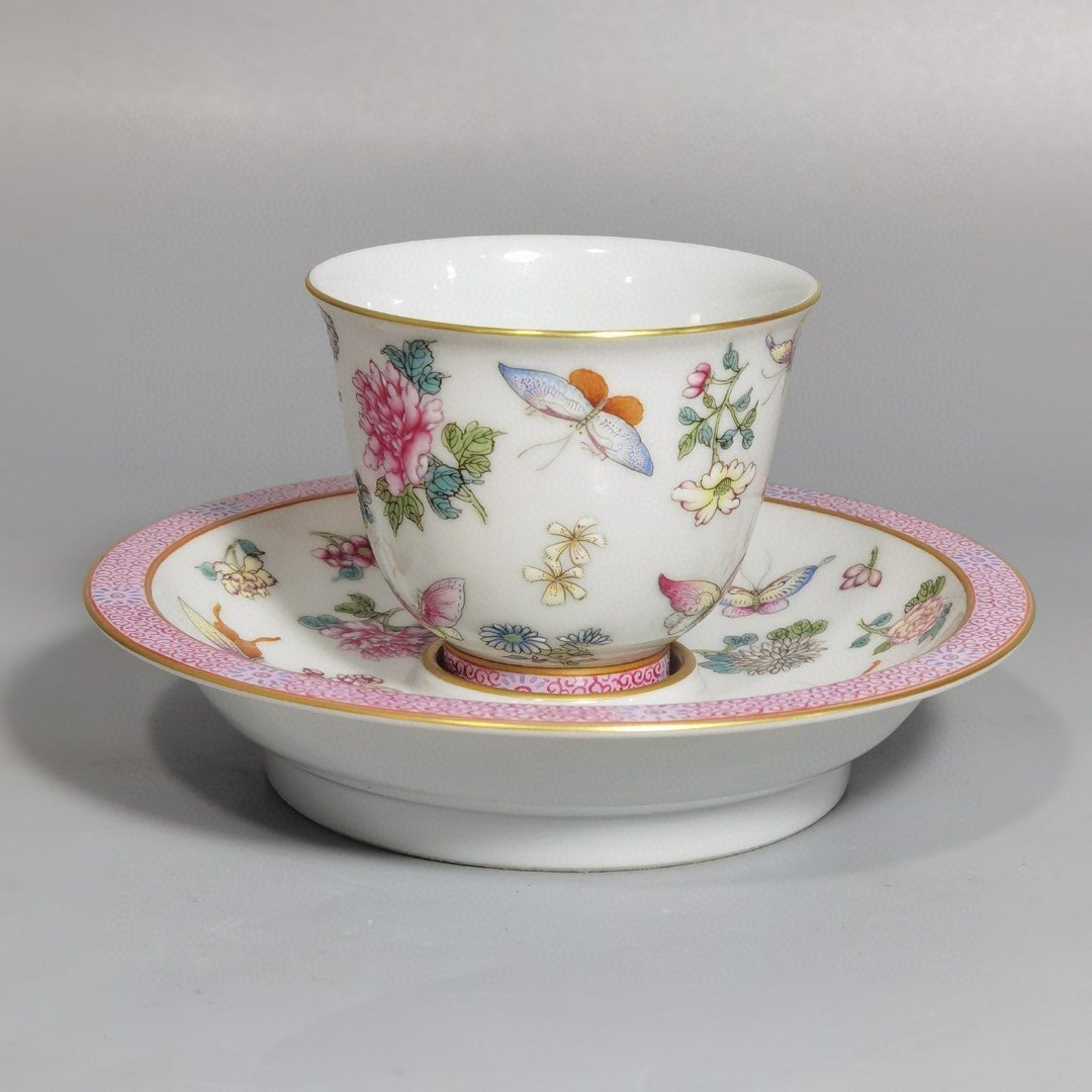Qing Dynasty Qianlong pastel butterfly and miscellaneous flower cup set
