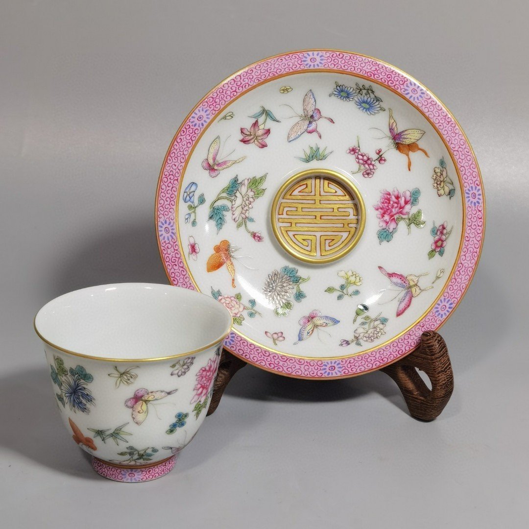 Qing Dynasty Qianlong pastel butterfly and miscellaneous flower cup set