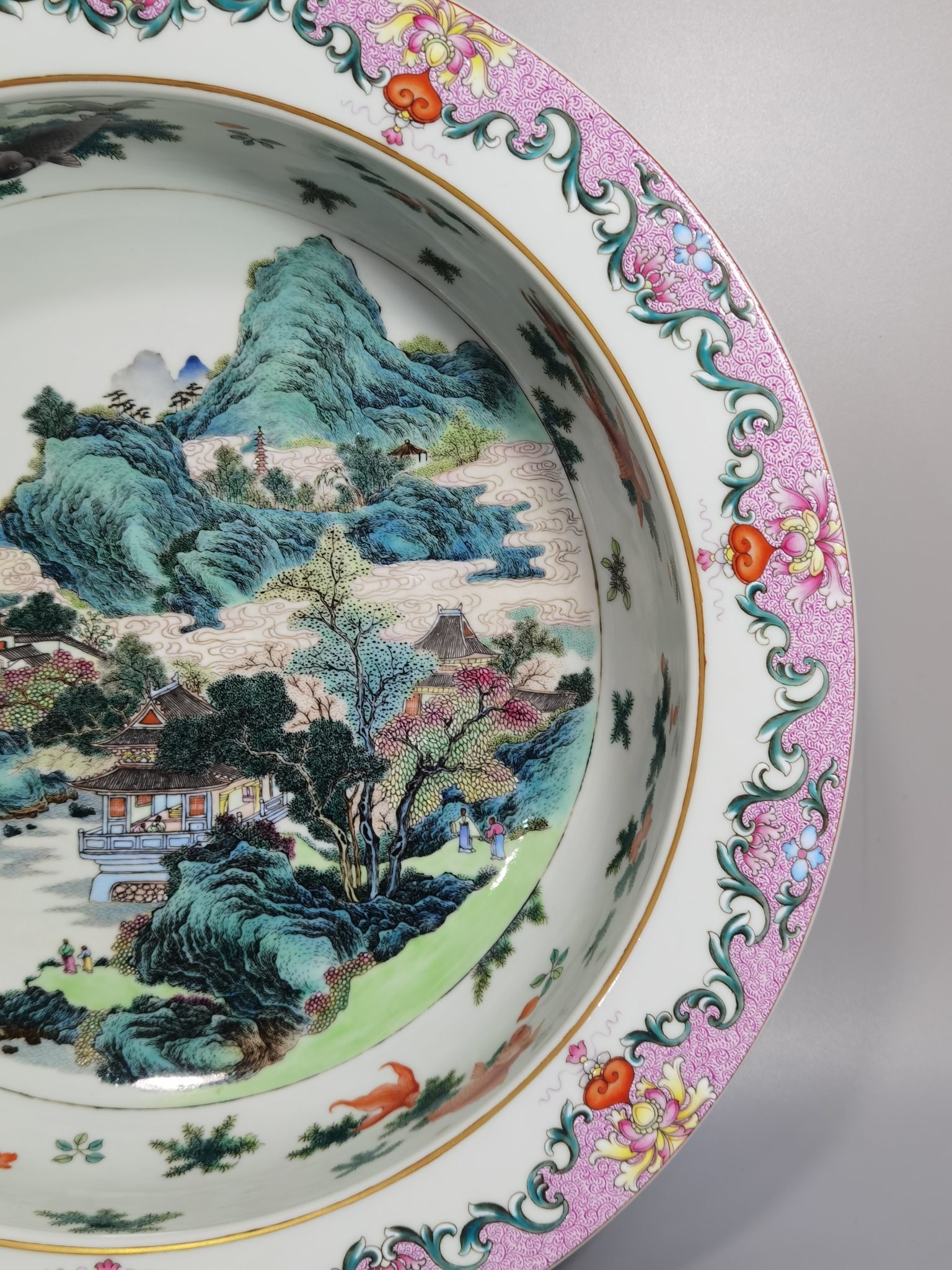 Qing Dynasty Qianlong pastel fish and algae pattern landscape and figure basin