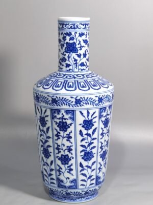 Qing Dynasty Qianlong blue and white broken branch lotus pattern stick bottle