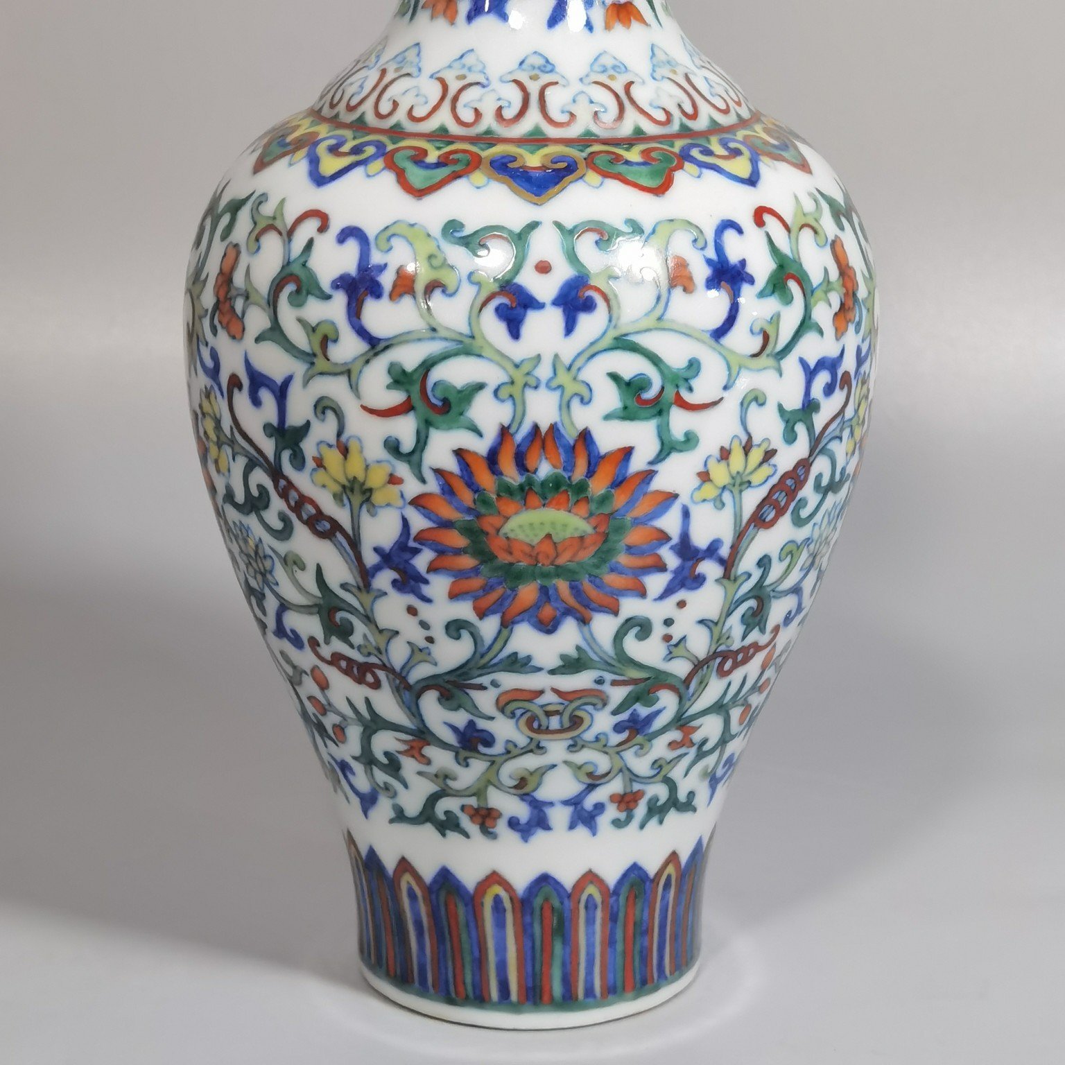 Qing Dynasty Qianlong blue and white doucai lotus pattern hanging ring amphorae