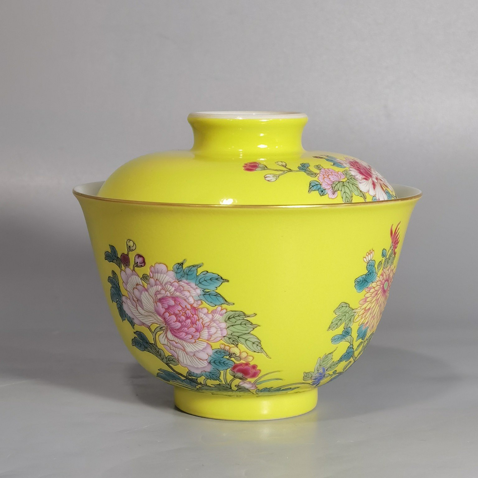 Qing Dynasty Qianlong pair of yellow ground pastel hibiscus flower bowls