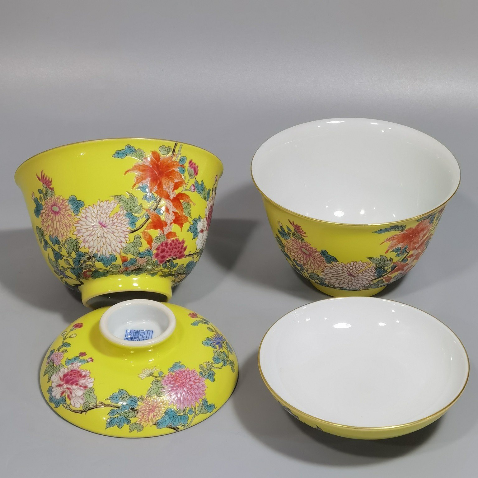 Qing Dynasty Qianlong pair of yellow ground pastel hibiscus flower bowls