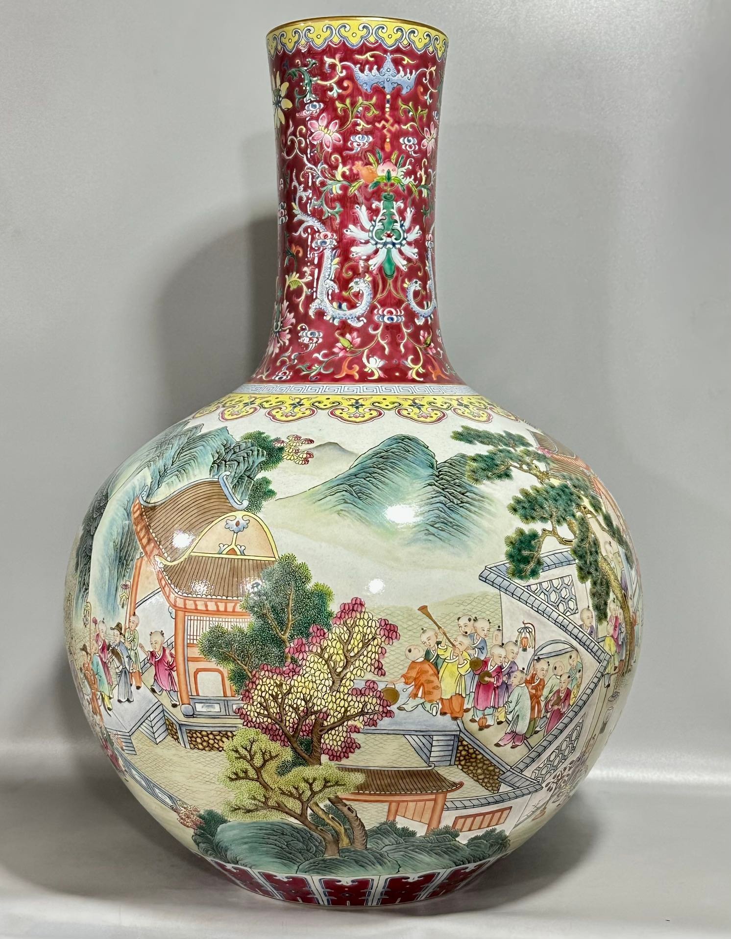 Qing Dynasty Qianlong Yangcai rouge red dragon entwined branches figure celestial sphere vase