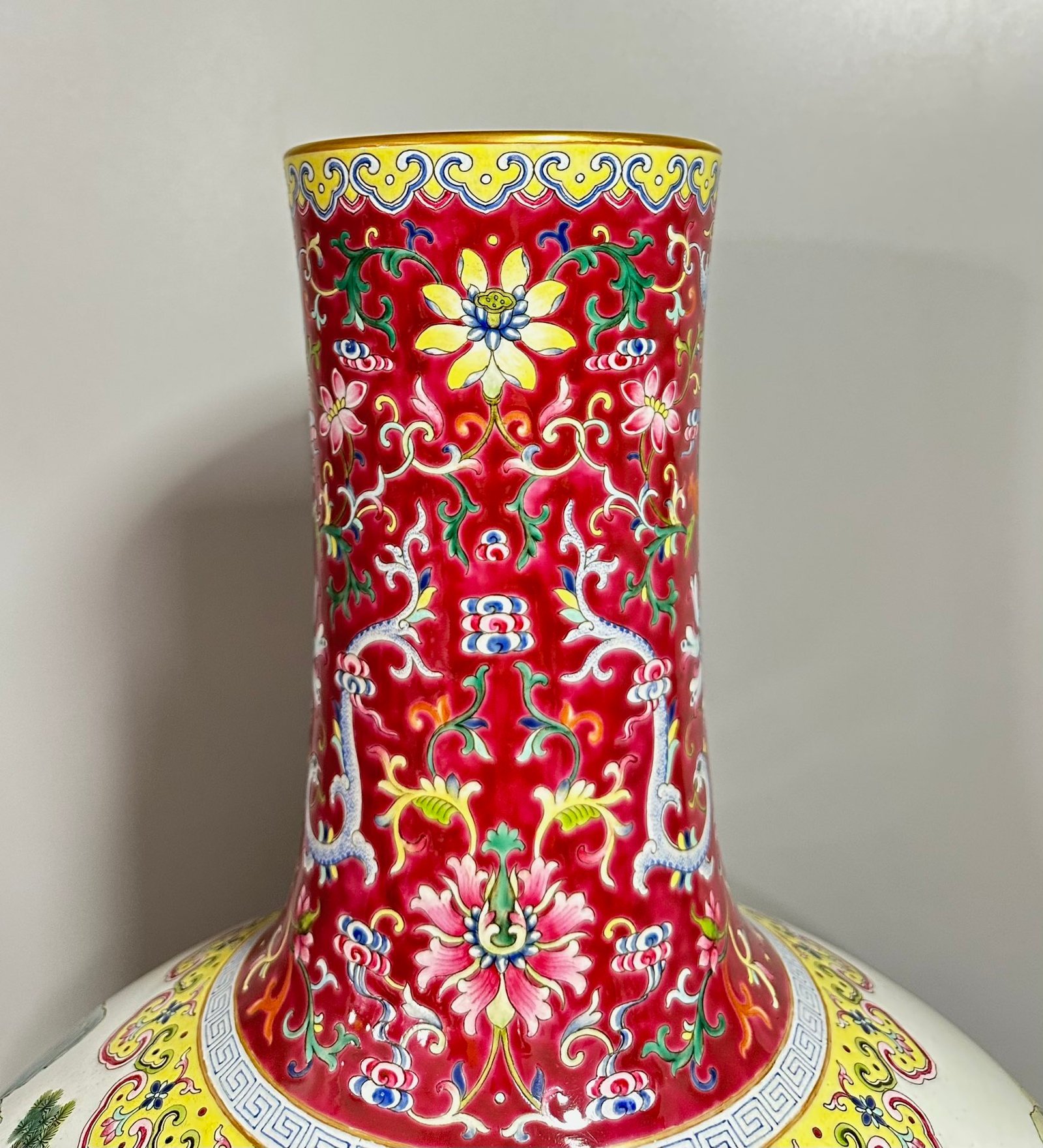 Qing Dynasty Qianlong Yangcai rouge red dragon entwined branches figure celestial sphere vase