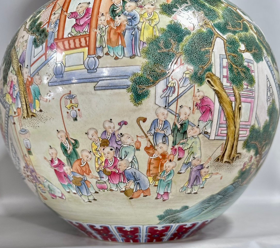 Qing Dynasty Qianlong Yangcai rouge red dragon entwined branches figure celestial sphere vase