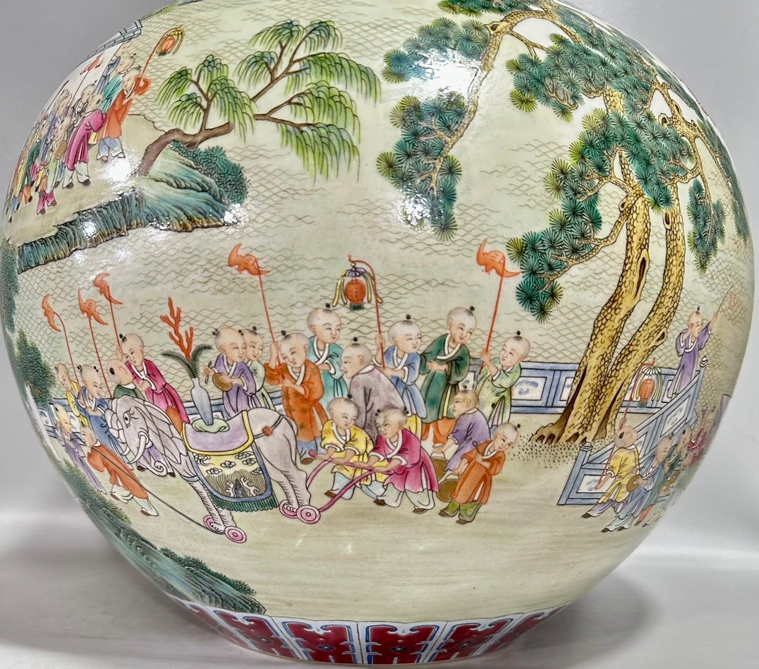 Qing Dynasty Qianlong Yangcai rouge red dragon entwined branches figure celestial sphere vase