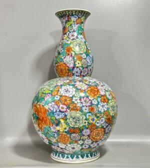 Qing Dynasty Qianlong blue and white gourd vase with multi-coloured patterns and ten thousand flowers