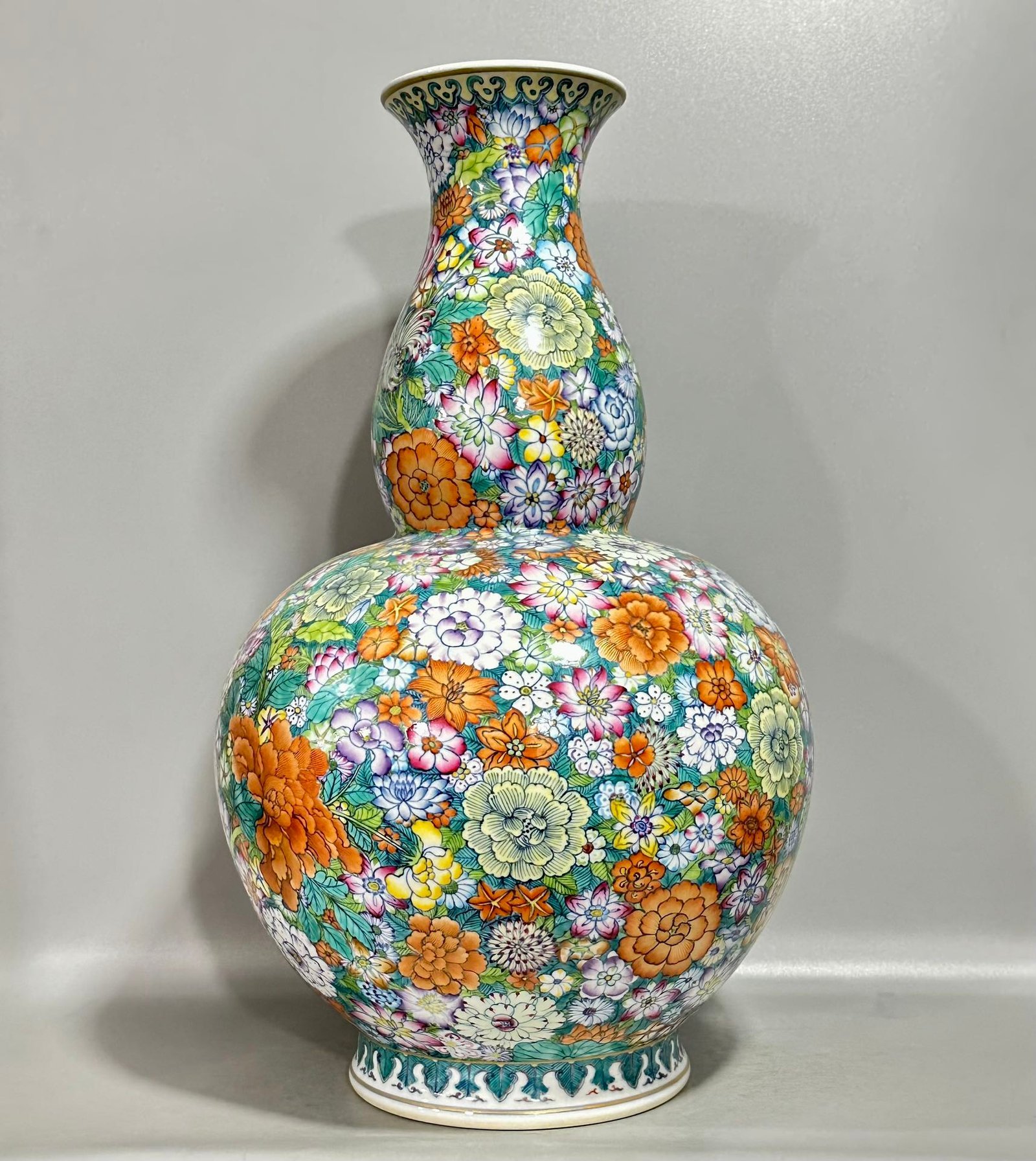 Qing Dynasty Qianlong blue and white gourd vase with multi-coloured patterns and ten thousand flowers