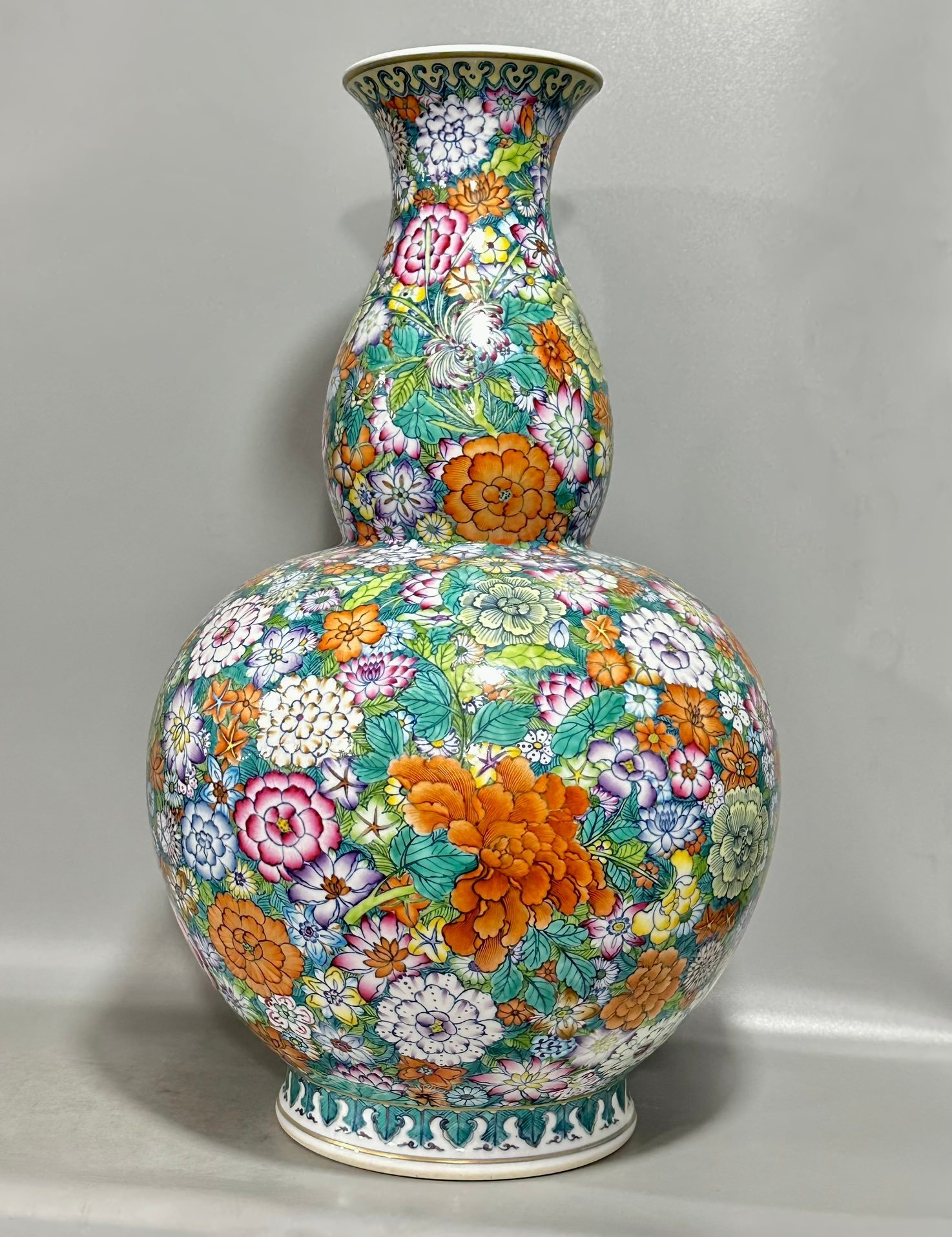 Qing Dynasty Qianlong blue and white gourd vase with multi-coloured patterns and ten thousand flowers