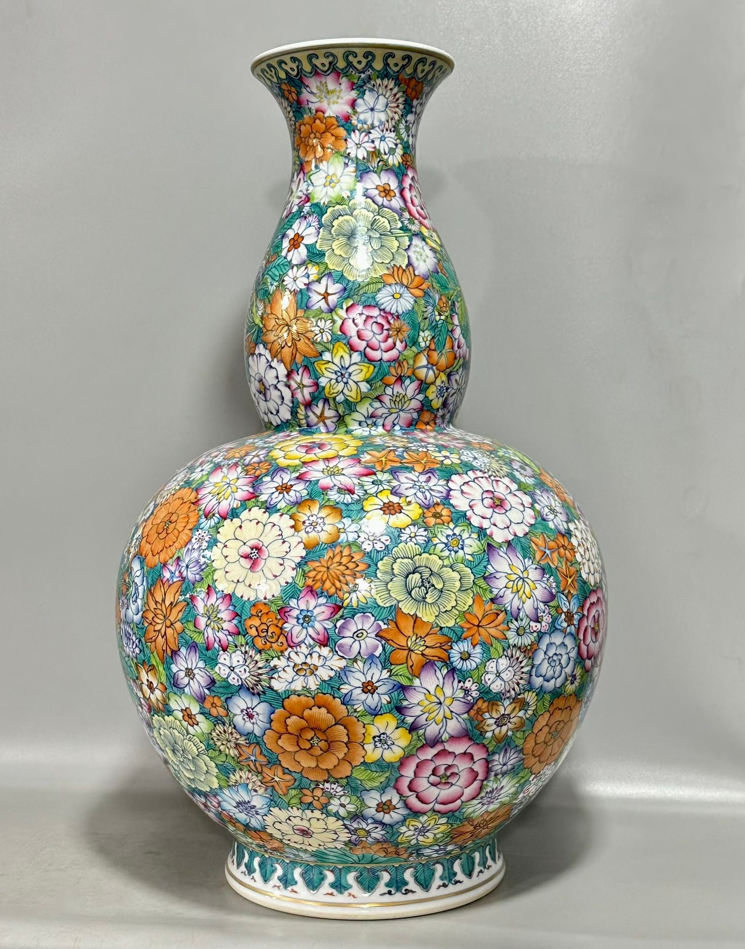 Qing Dynasty Qianlong blue and white gourd vase with multi-coloured patterns and ten thousand flowers