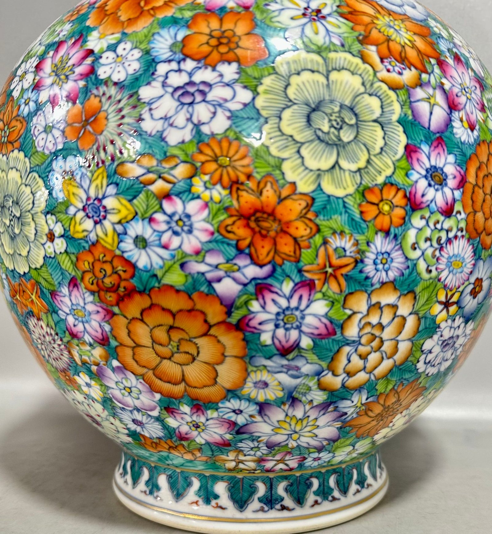 Qing Dynasty Qianlong blue and white gourd vase with multi-coloured patterns and ten thousand flowers