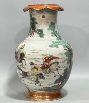 Qing Dynasty Qianlong Ruyi mouth vase with Yangcai top and bottom alum red and gold