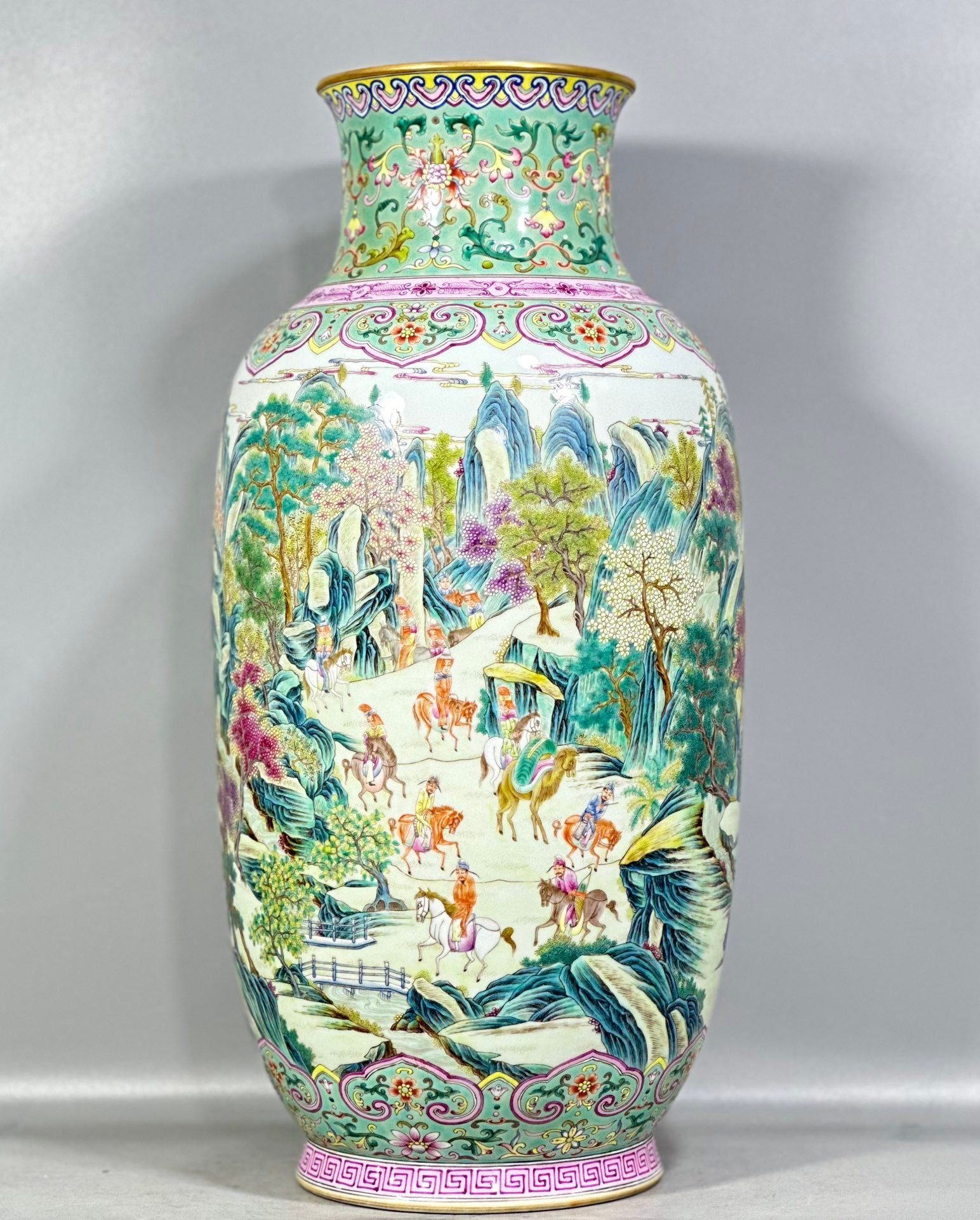 Qing Dynasty Qianlong East melon vase