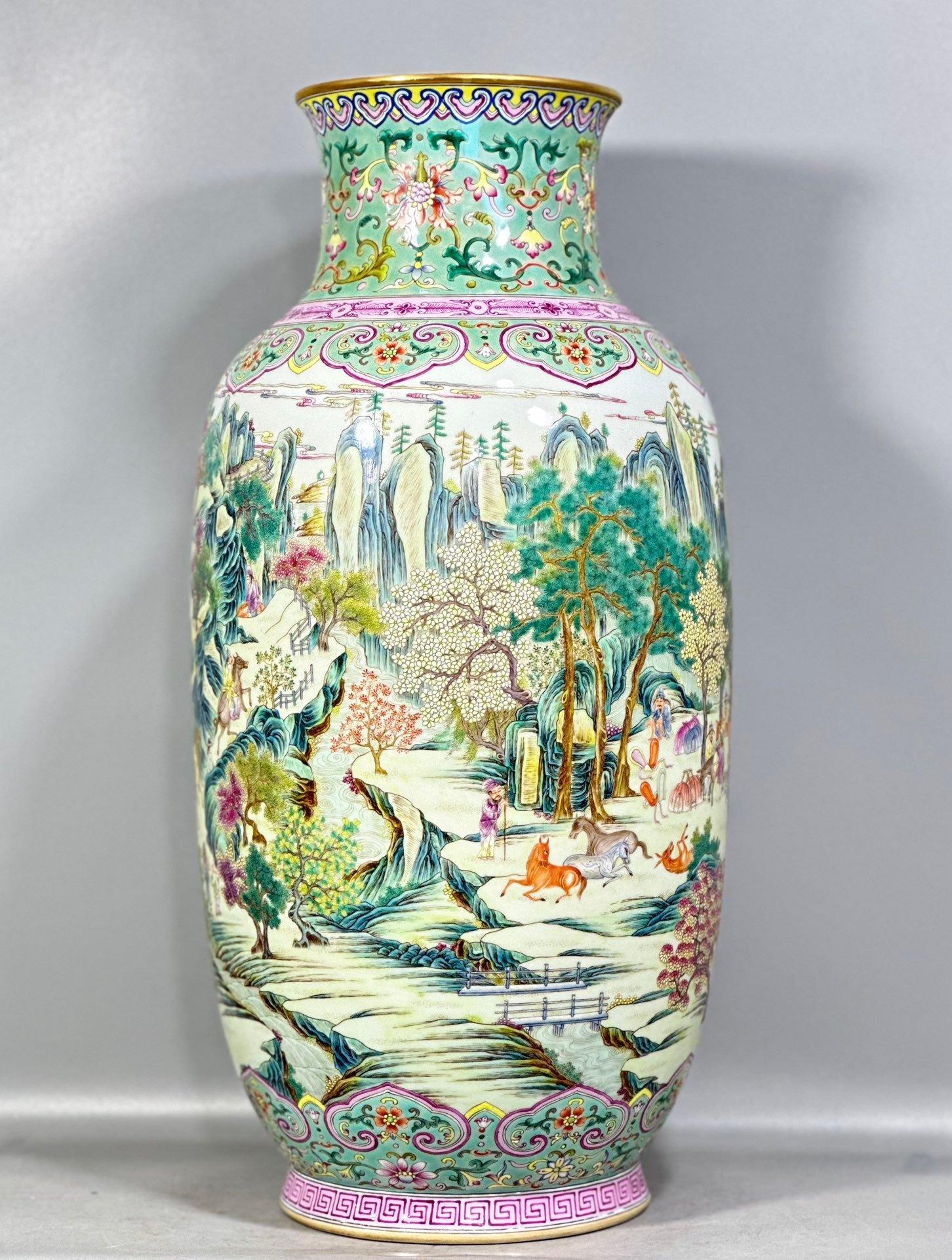 Qing Dynasty Qianlong East melon vase