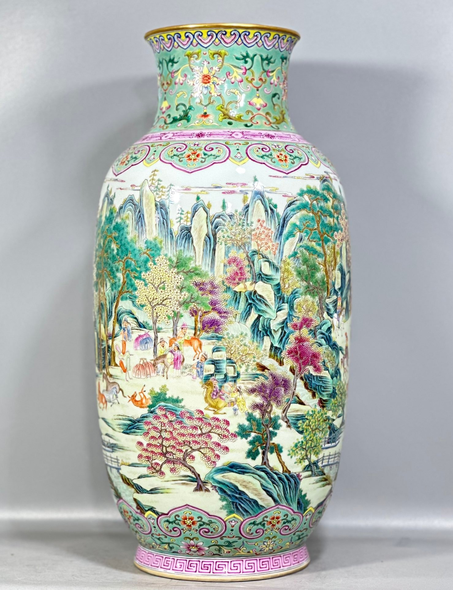 Qing Dynasty Qianlong East melon vase
