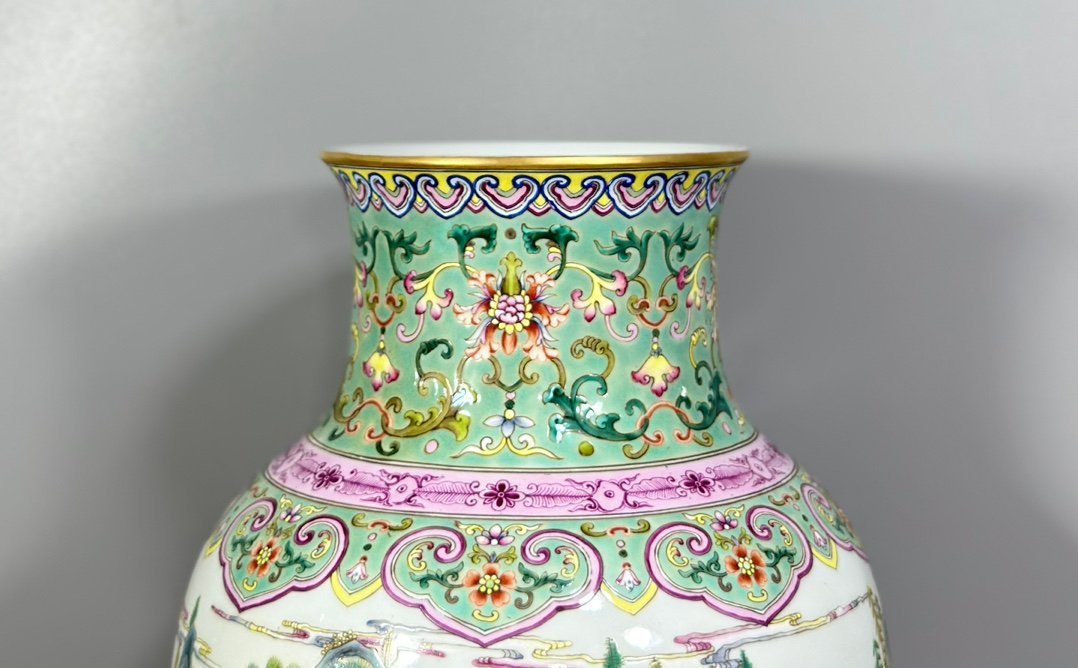 Qing Dynasty Qianlong East melon vase