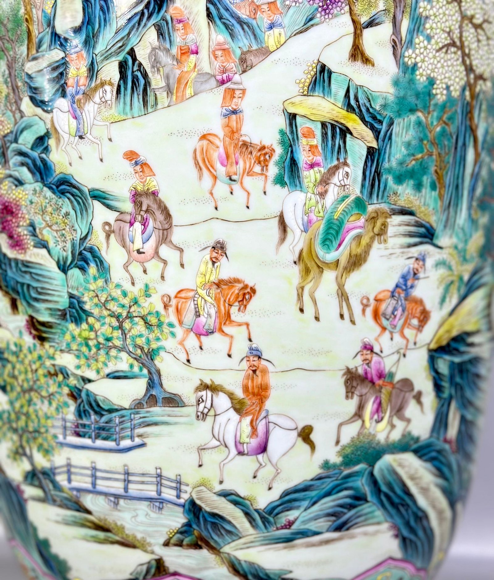 Qing Dynasty Qianlong East melon vase