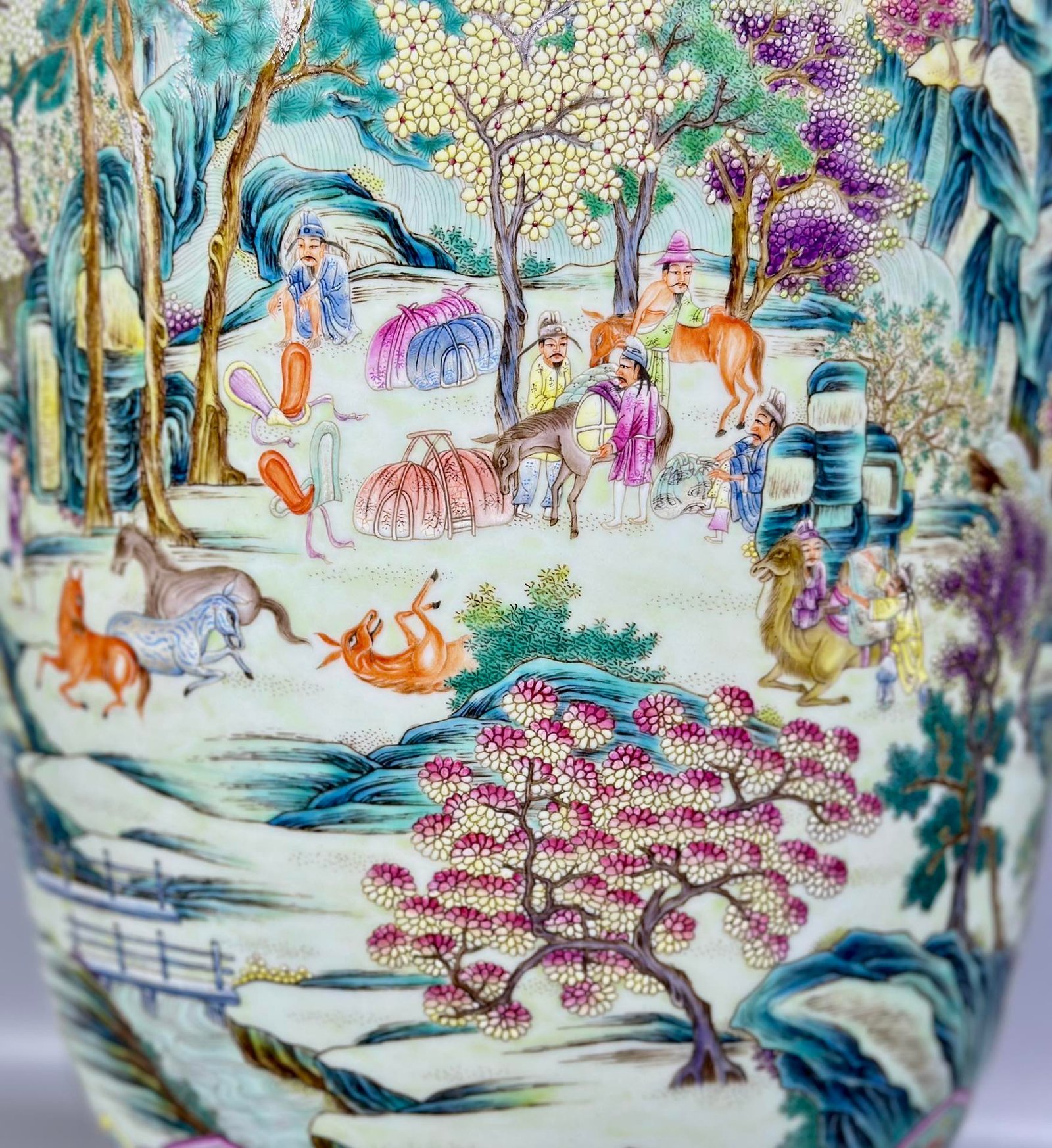 Qing Dynasty Qianlong East melon vase